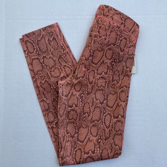 New GUESS Women’s Animal Print Jeans SZ 28 - Picture 4 of 9